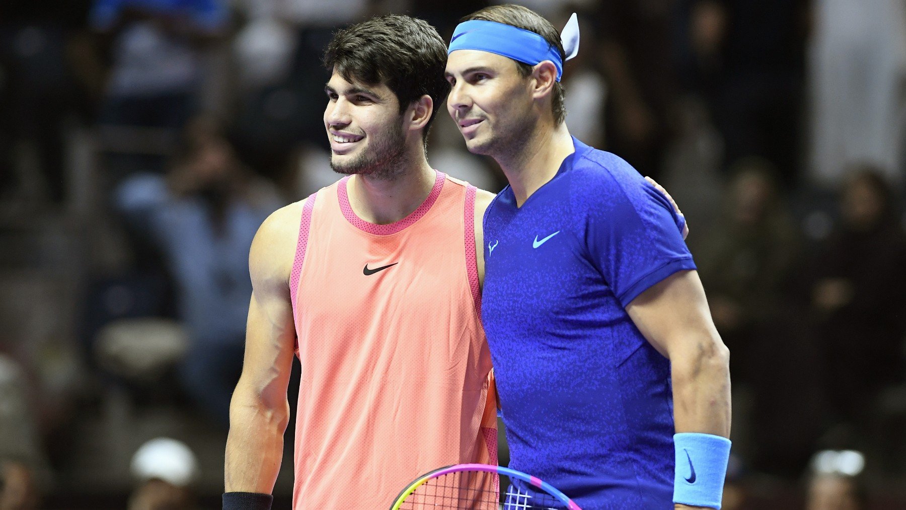 Rafa Nadal y Carlos Alcaraz, durante su partido en el Six Kings Slam. (EFE)