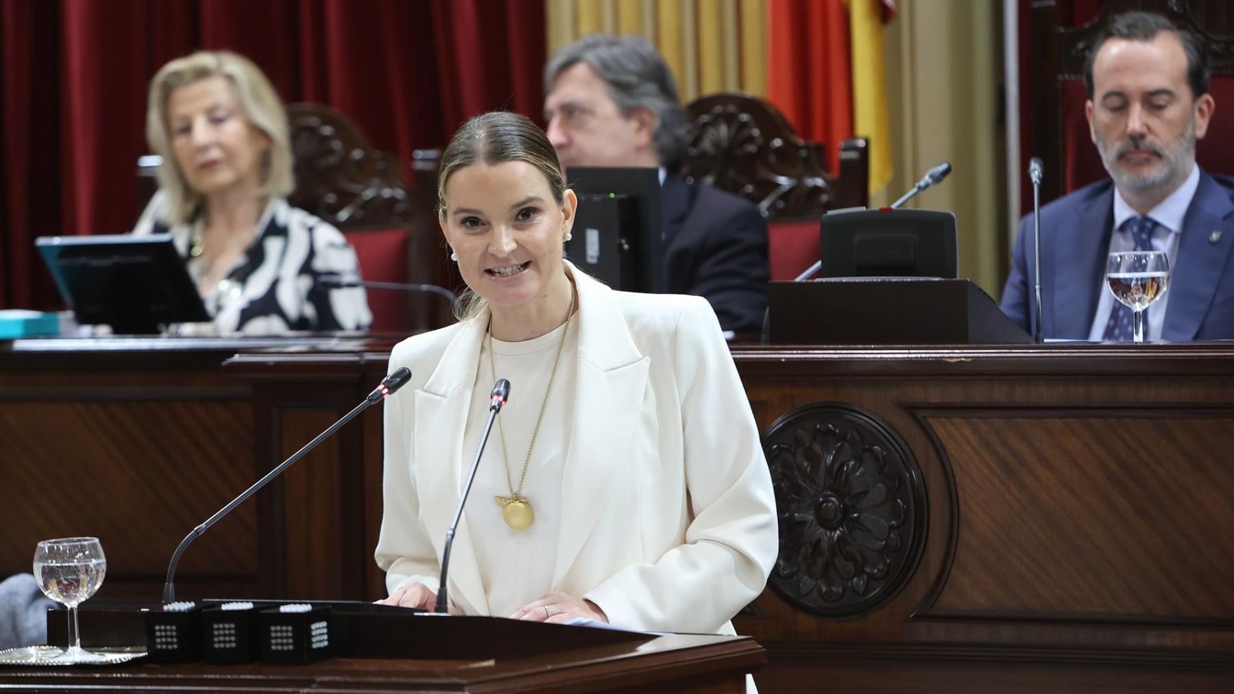 Marga Prohens en el Parlament.