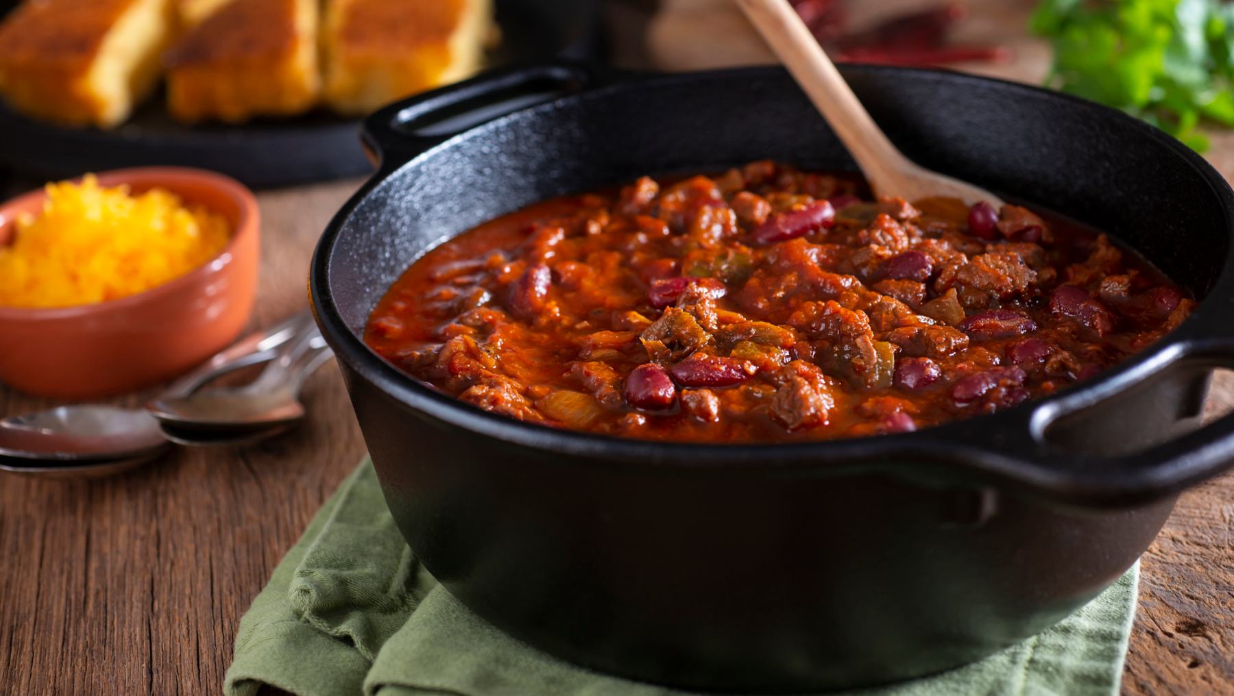 Prepara un chili con carne.