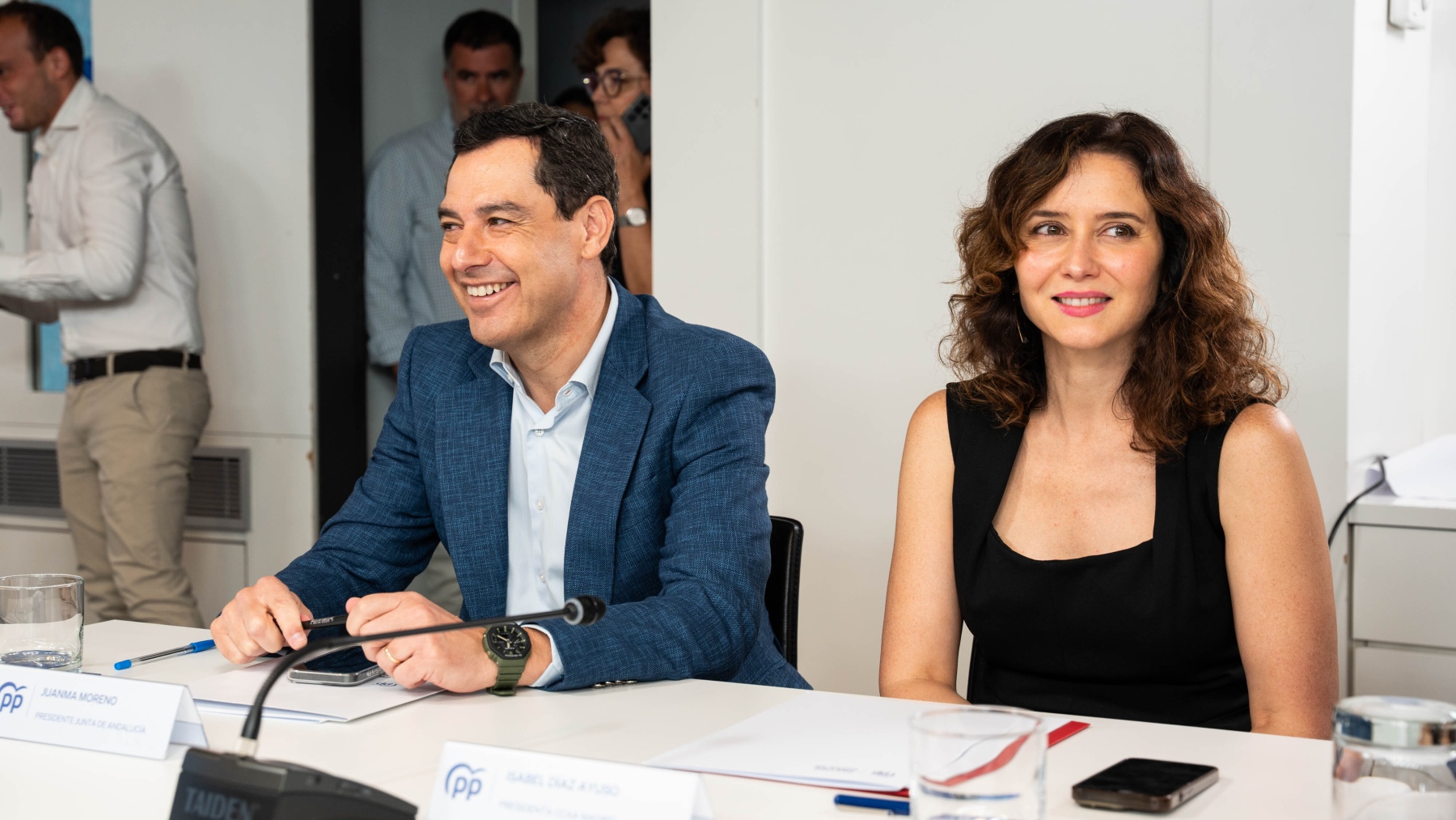 Juanma Moreno e Isabel Díaz Ayuso, en la reunión del Comité Ejecutivo Nacional, en la sede del PP. (Foto: EP)