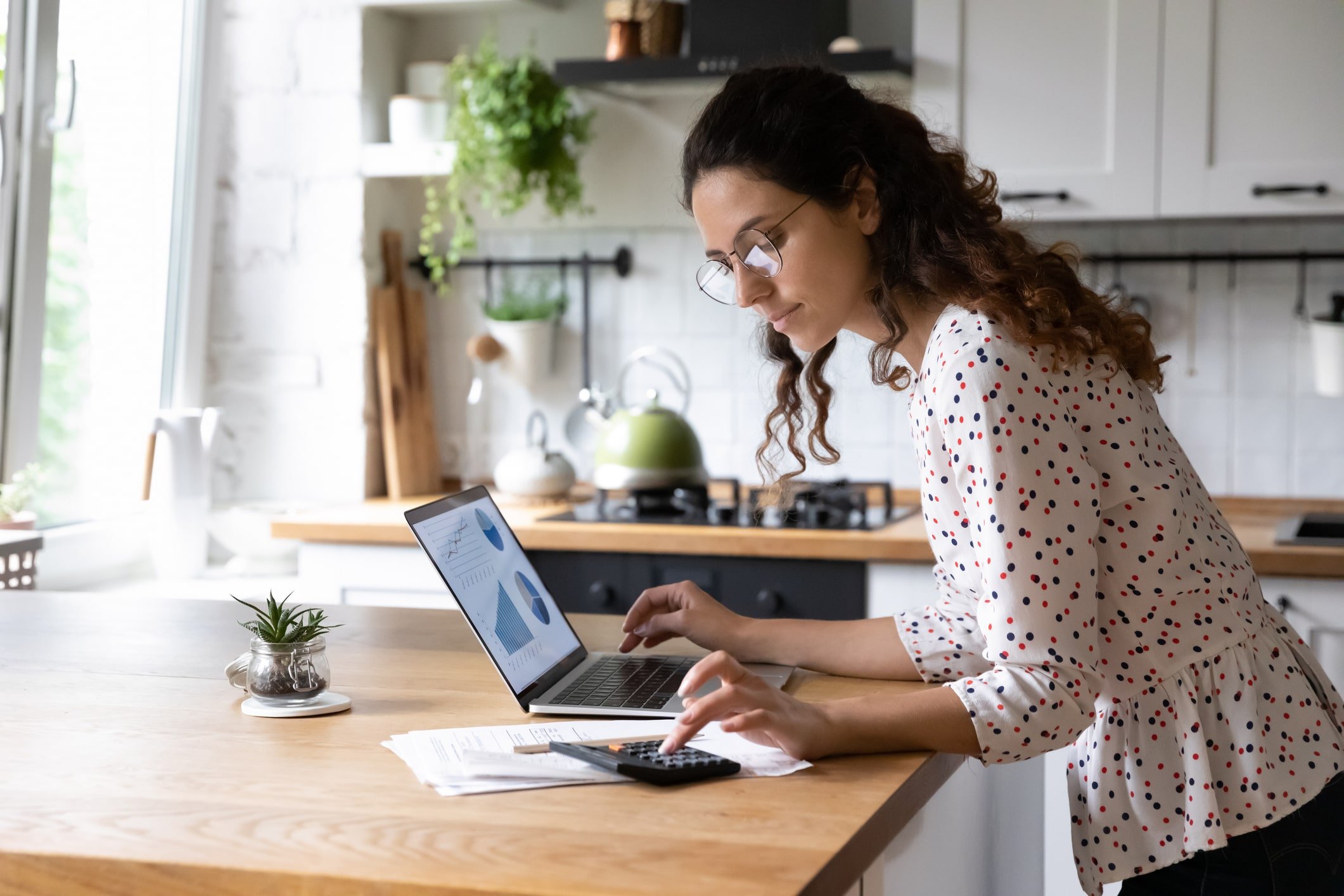 Finanzas personales y hábitos de ahorro. @IStock