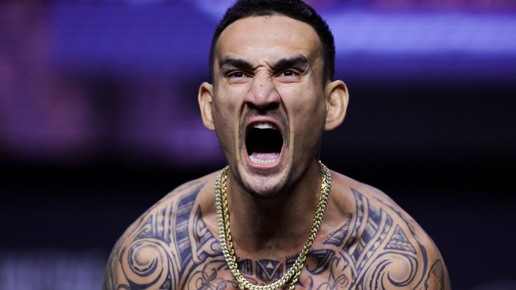 Max Holloway en un pesaje. (Getty)