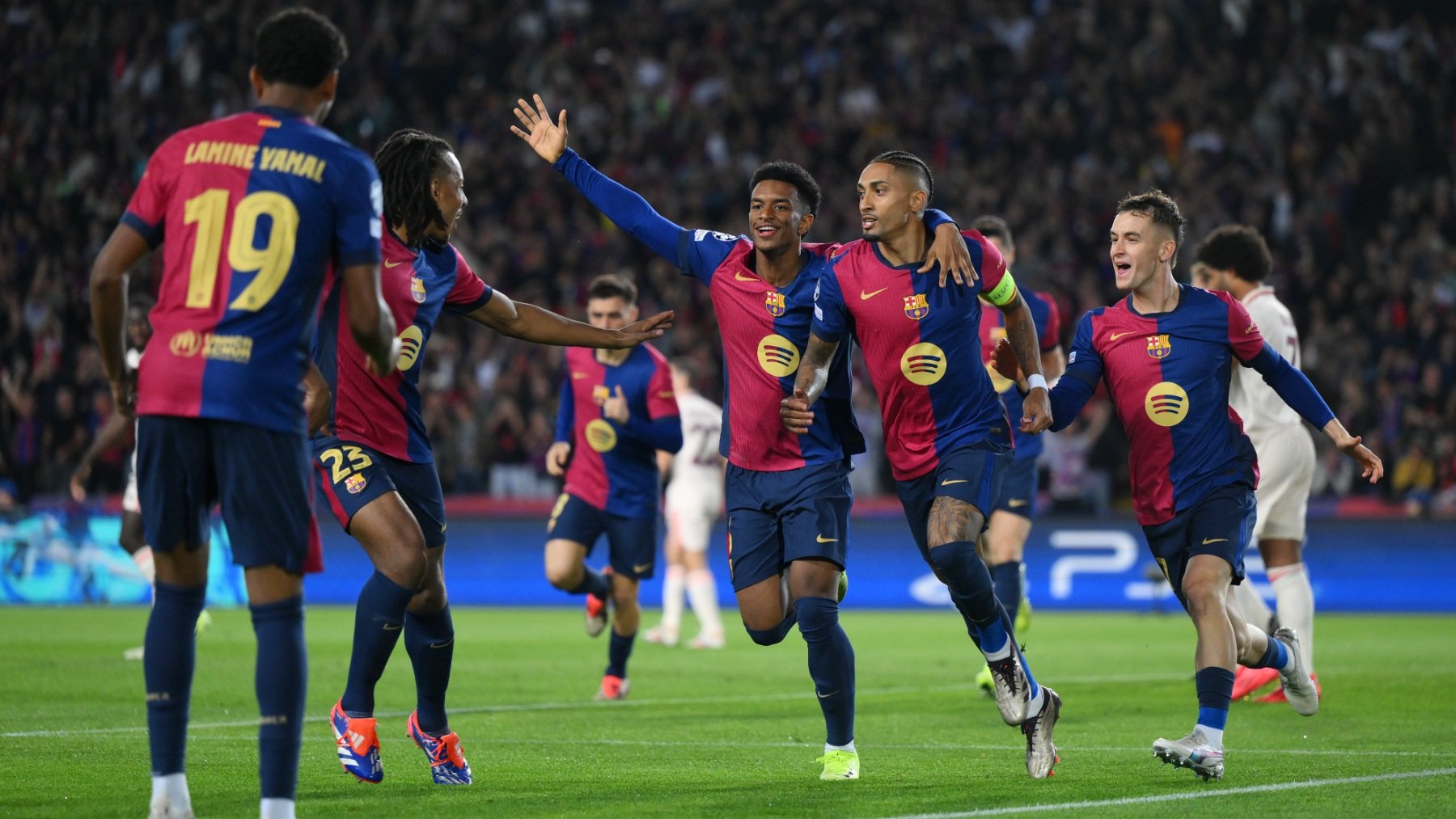 Los jugadores del Barcelona celebran uno de los goles contra el Bayern. (Getty)