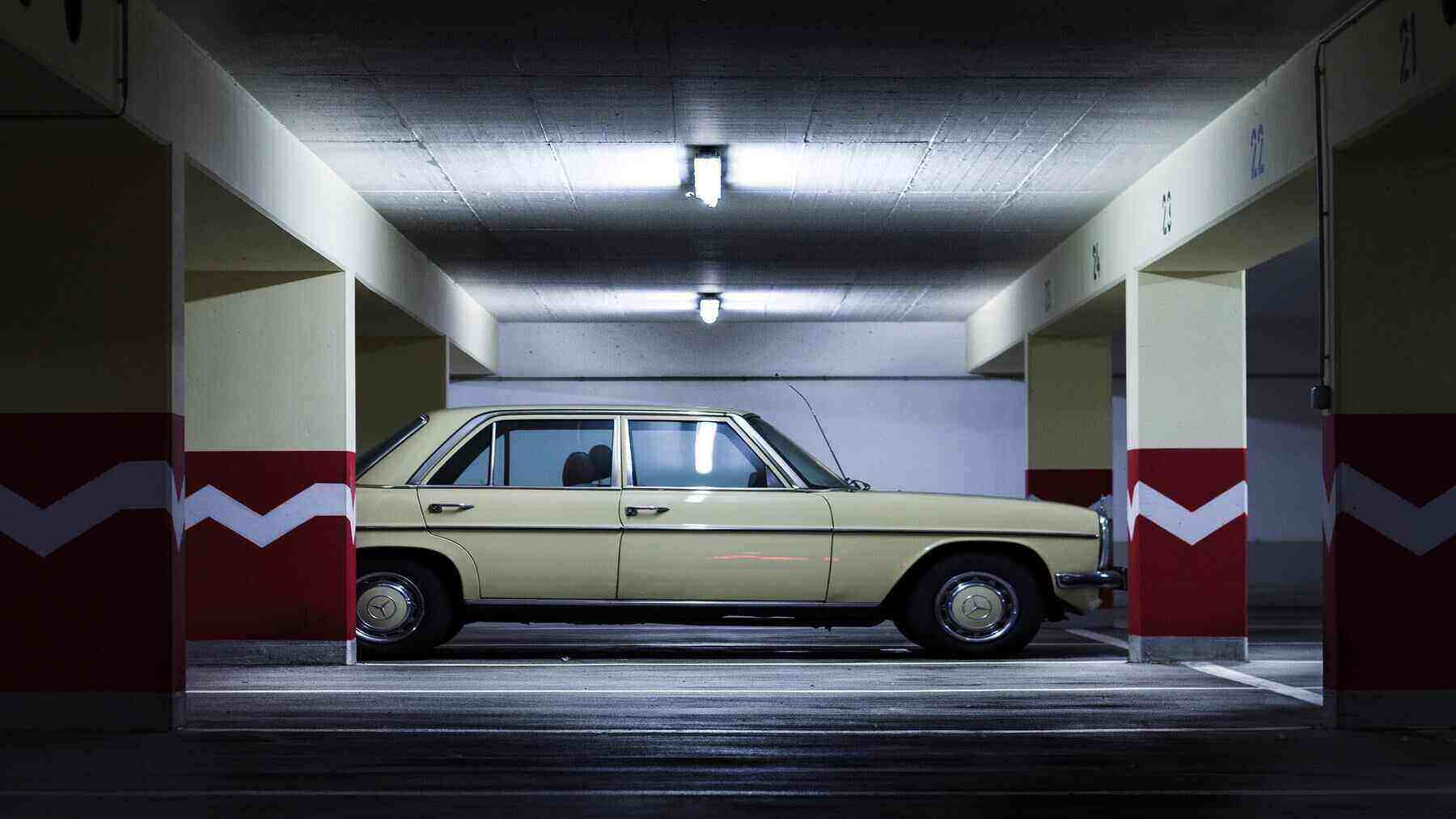 Un coche de baja temporal.