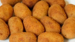 El truco infalible de Karlos Arguiñano para que las croquetas no se rompan nunca.