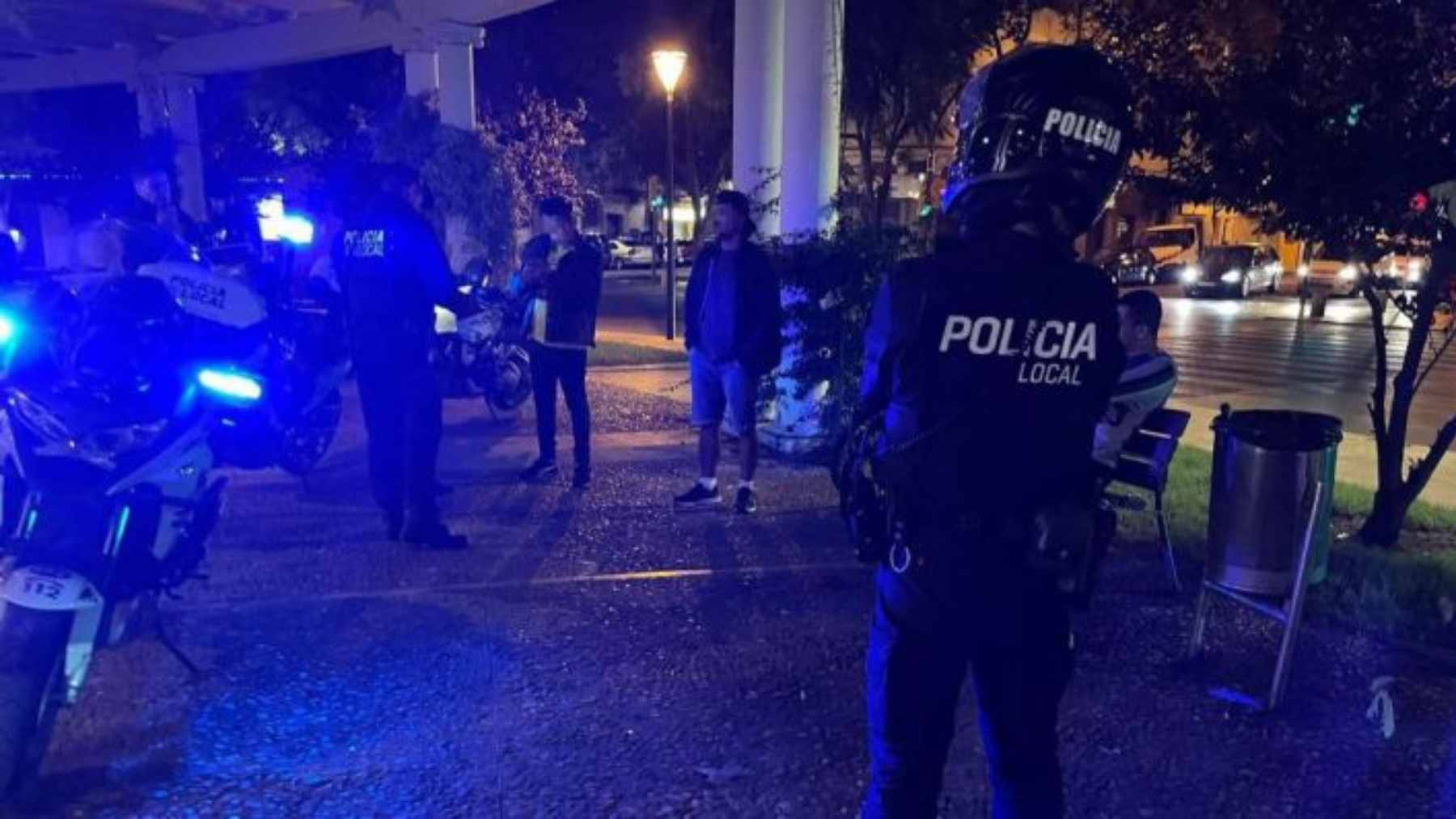 Actuación de la Policía Local en la plaza de las Columnas de Palma.