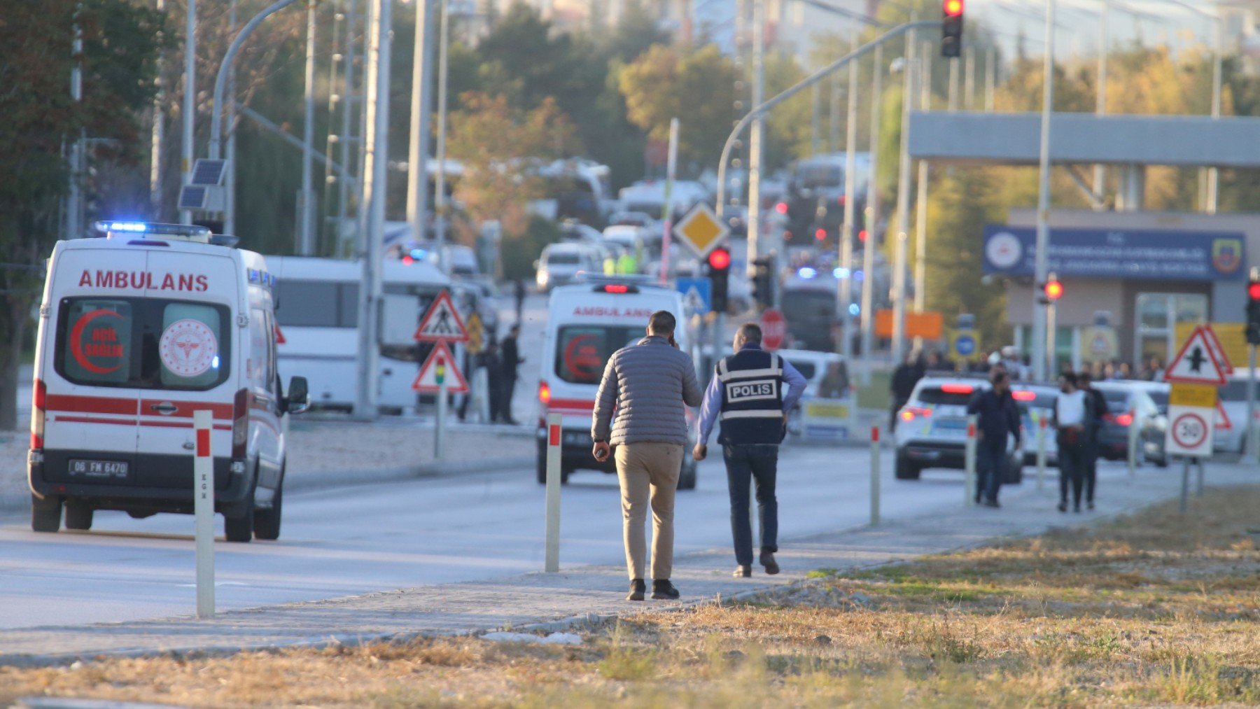 Servicios de emergencia en la zona del atentado en Turquía. (Foto: Ep)