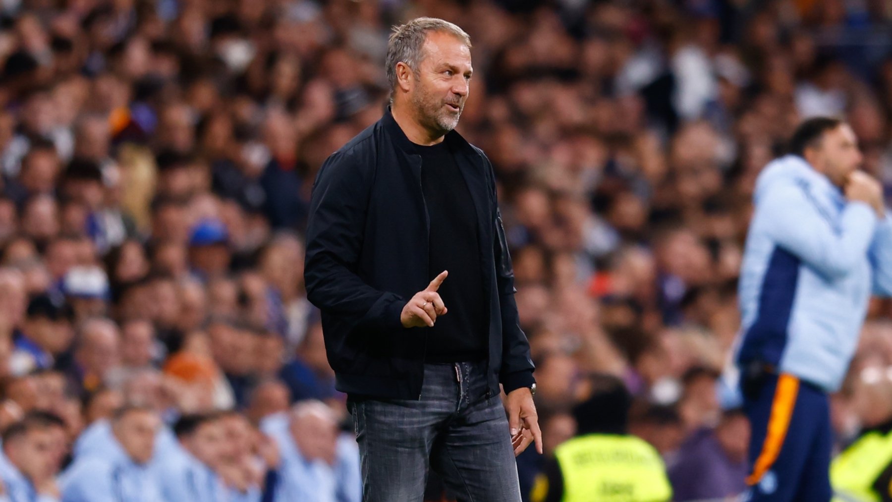 Hansi Flick durante el Clásico entre Real Madrid y Barcelona. (EP)