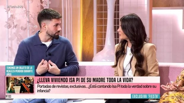 Alejandro Albalá y Alexia Rivas, colaboradores de Emma García en Fiesta (Mediaset).