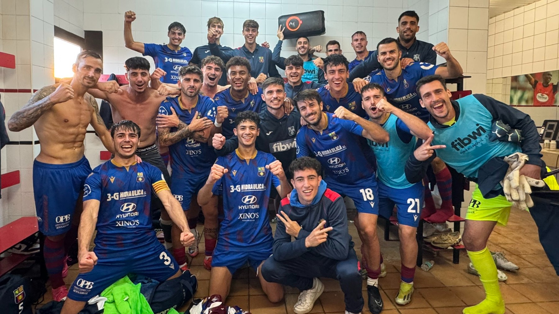 El Poblense de Óscar Troya celebró así la victoria por 2-1 ante el Portmany.