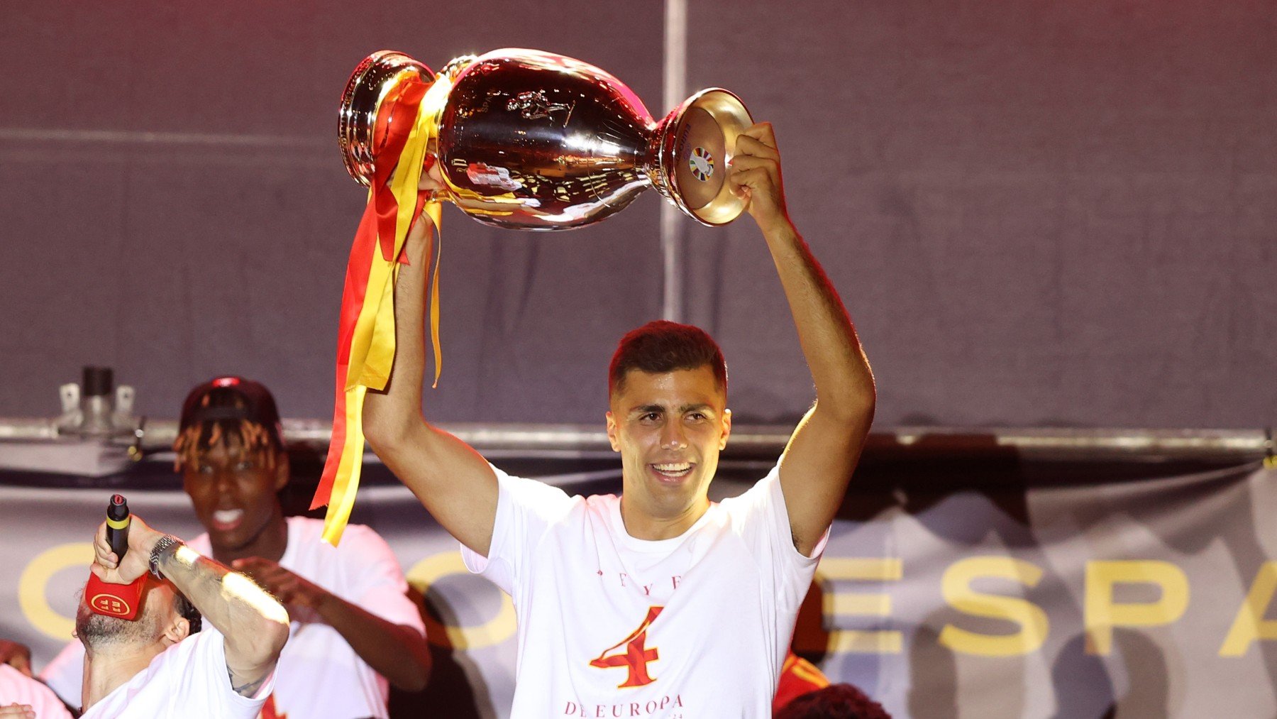 Rodri celebra la Eurocopa ganada con España. (Getty)