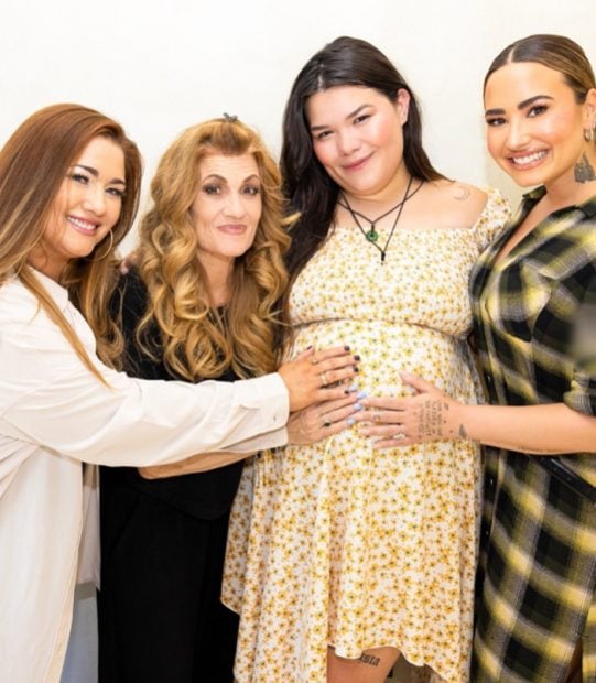 Madison de la Garza junto a su hermana Demi Lovato y su madre Dianna de la Garza. (Instagram)