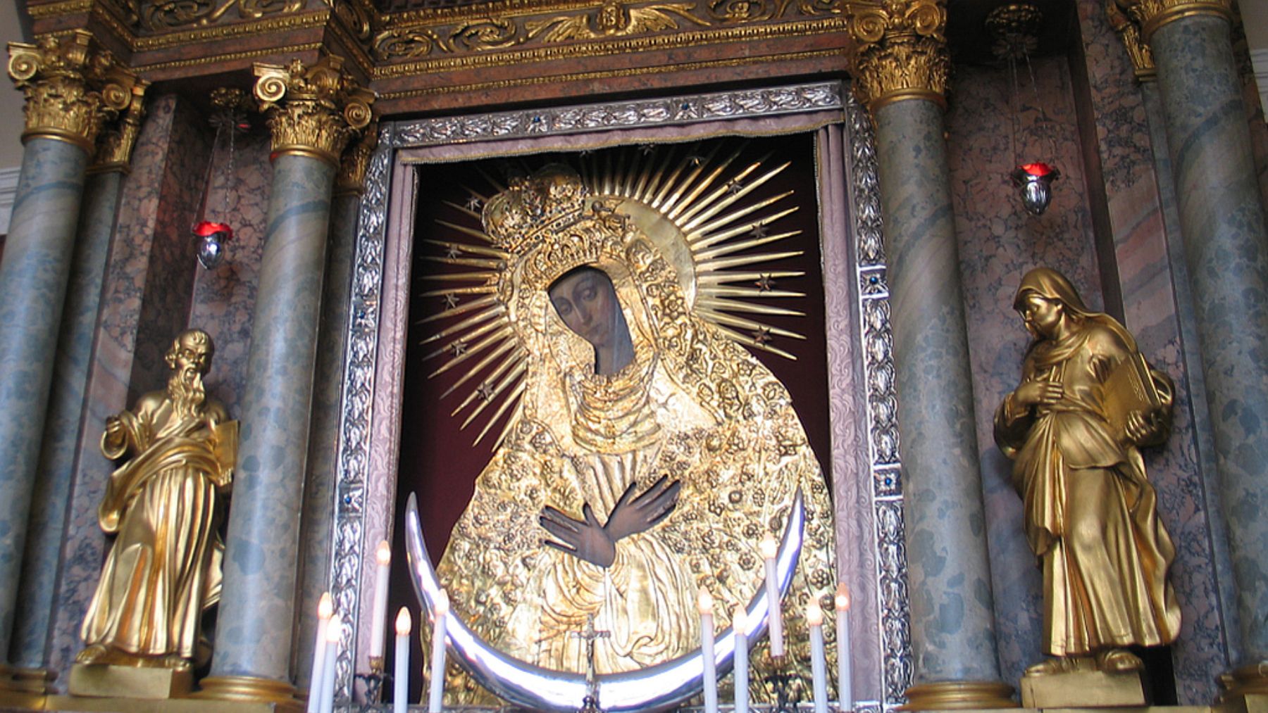 Nuestra Señora de Ostra Brama.