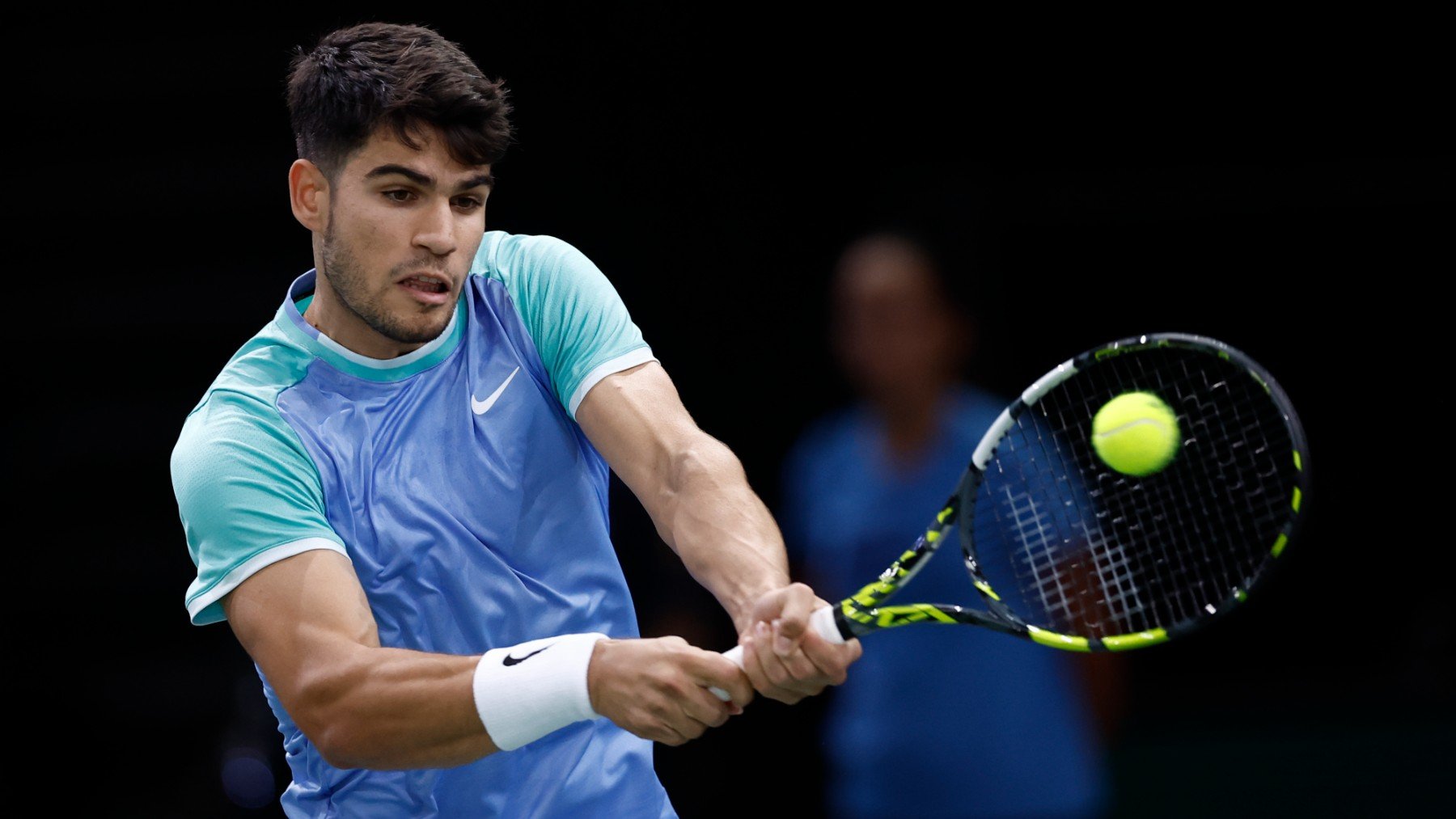 Alcaraz, durante el partido ante Humbert en el Masters 1.000 de París-Bercy. (EFE)