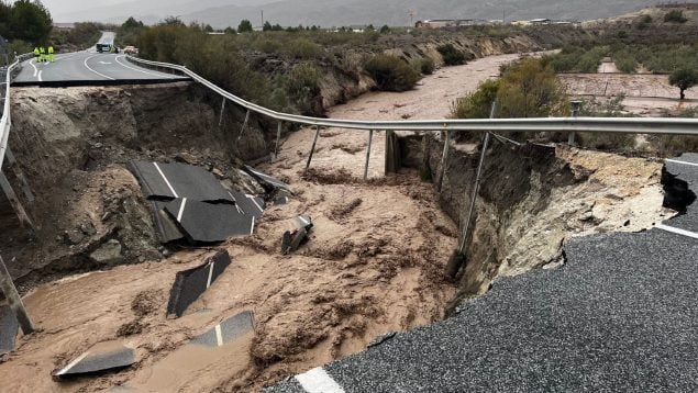 Derrumbe de la carretera A-334 en Serón (Almería).