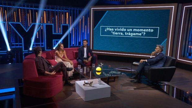 Julián López, Amaia Salamanca y Rudy Fernández junto a Dani Martínez en Martínez y Hermanos. (Mediaset)