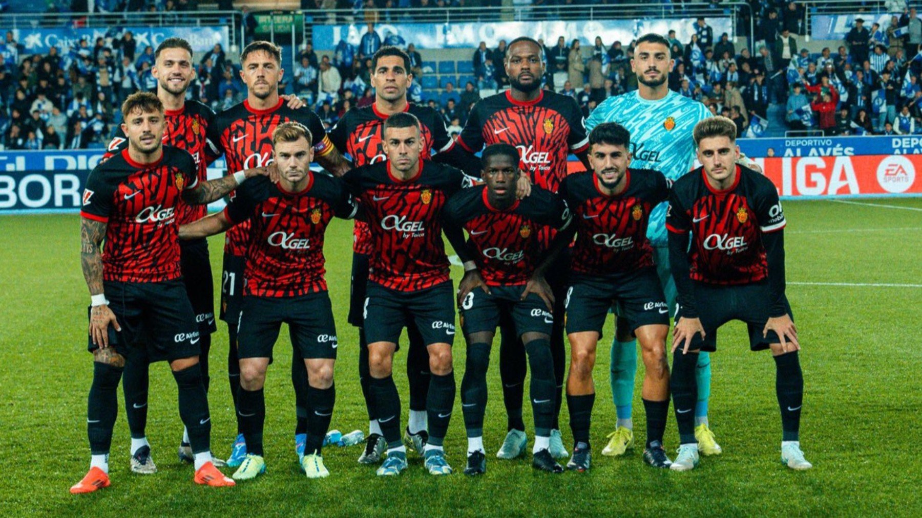 Alineación ayer en Vitoria.