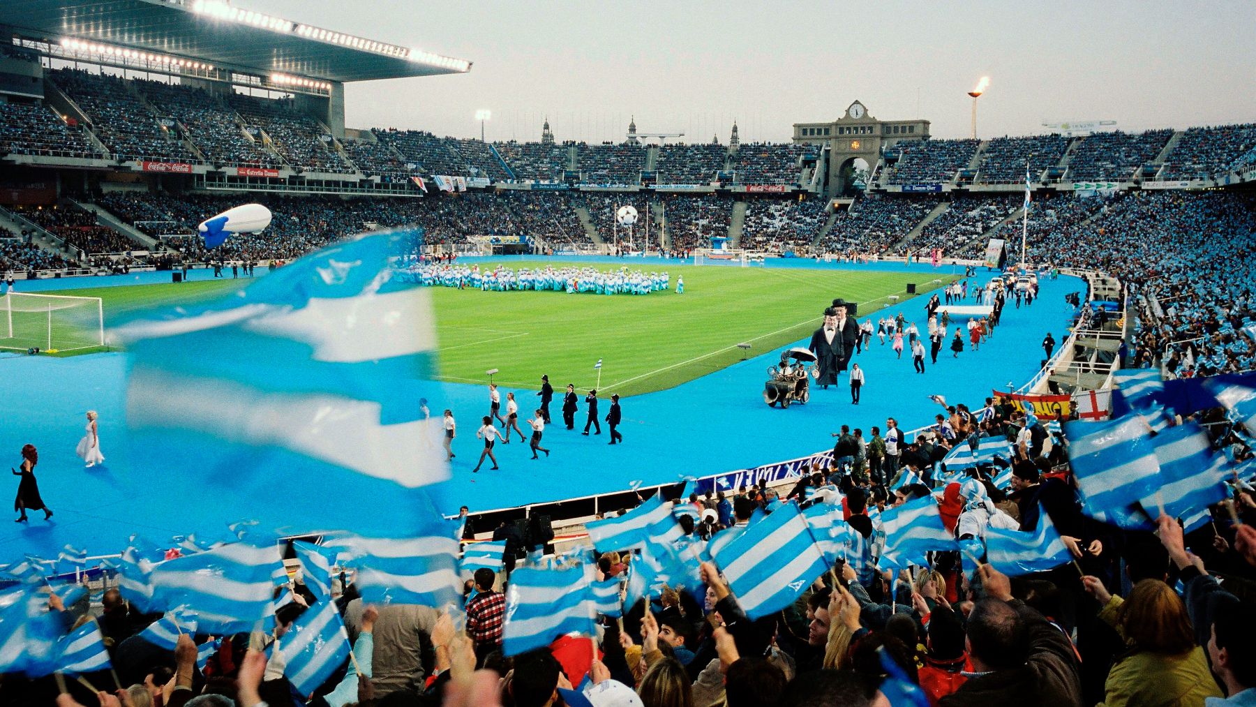 Montjuic con los colores del Espanyol. (RCD Espanyol)