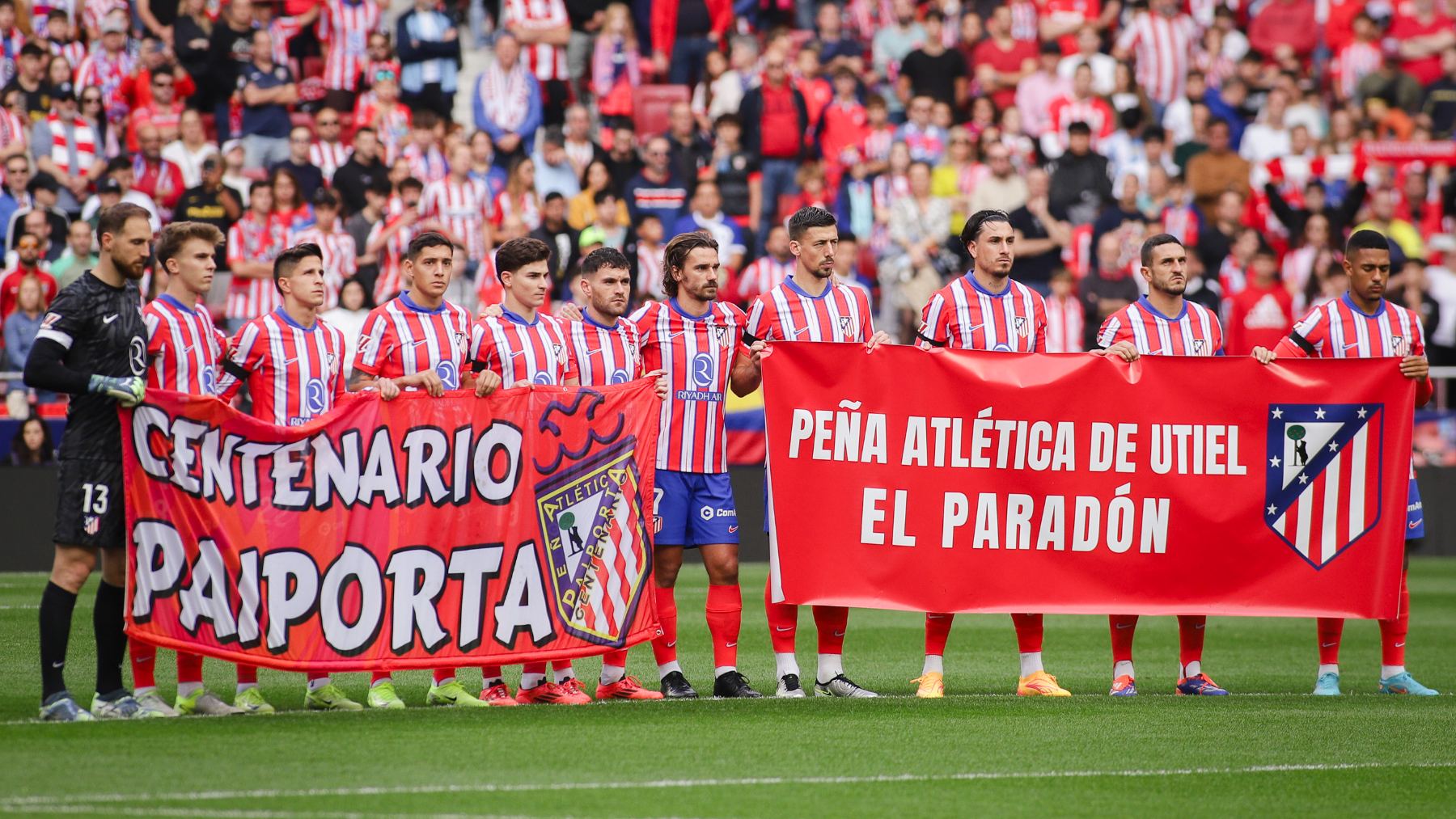 El Atlético, posando ayer antes del partido.