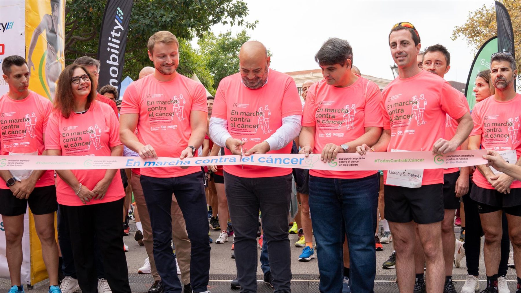 Corte de cinta de la Carrera Open –ocho kilómetros– con autoridades.