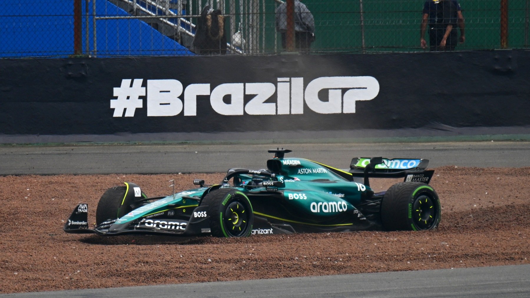 Lance Stroll atascado en la grava de Sao Paulo. (Getty)