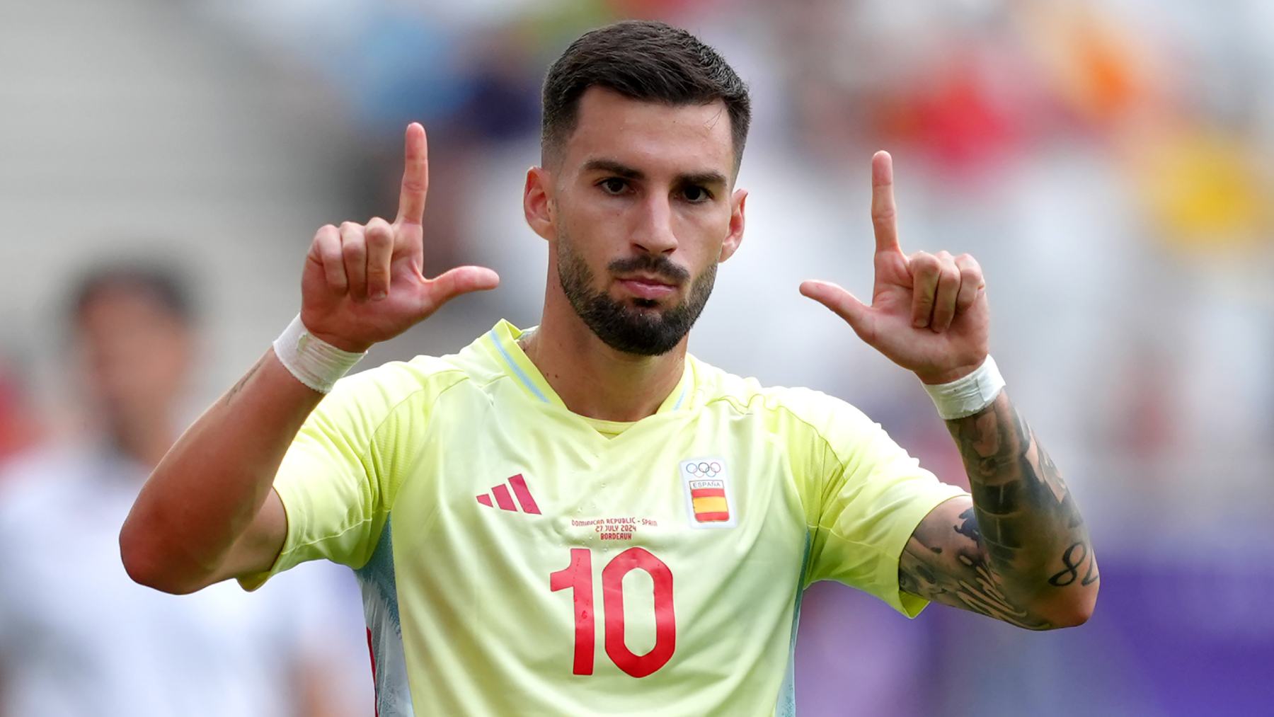 Álex Baena celebra un gol con la selección olímpica española. (Getty)