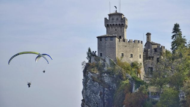 castillo, parapente, San Marino, torres, medieval