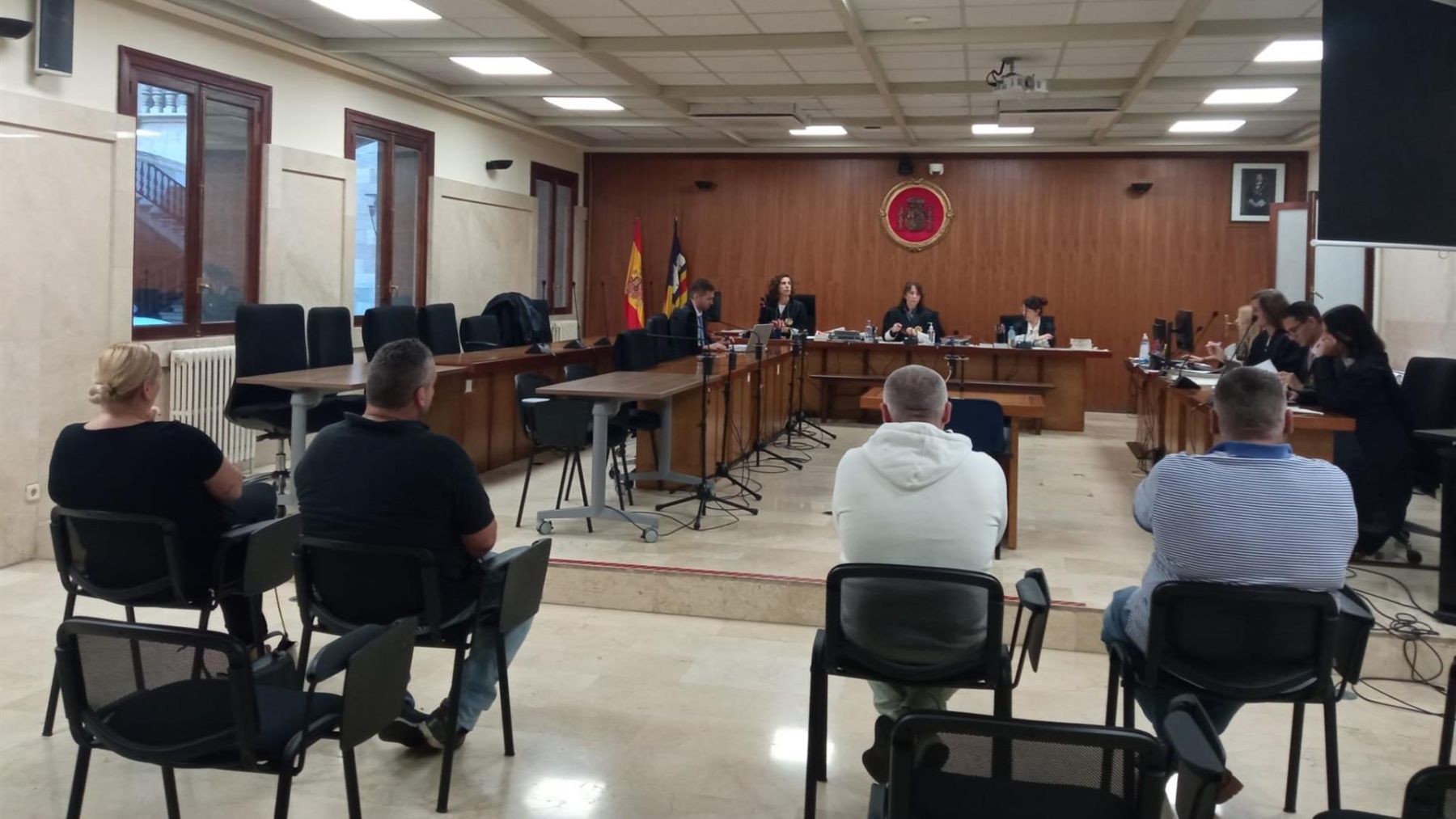 Los cuatro condenados, durante el juicio, en la Audiencia Provincial. (Europa Press)