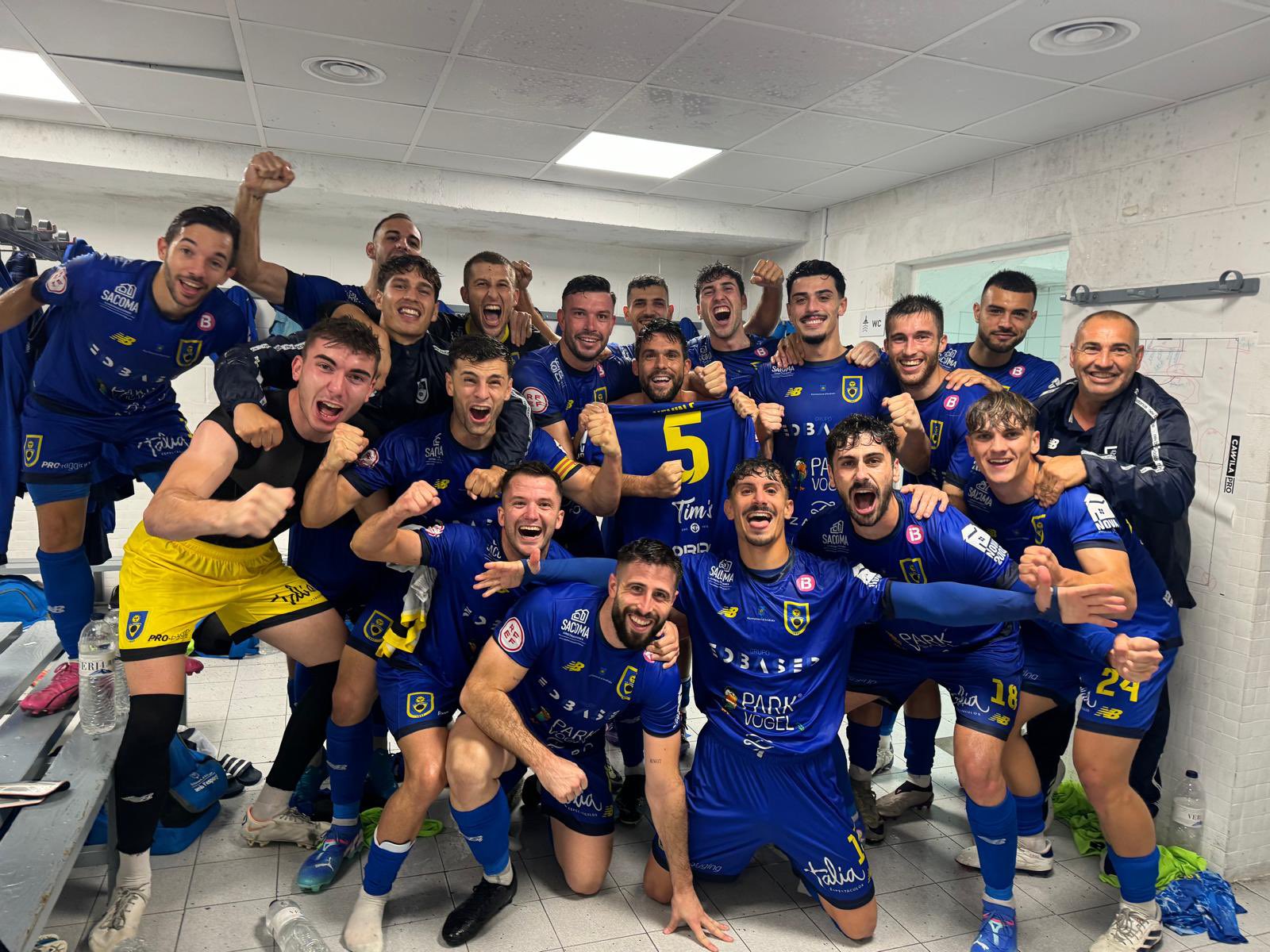 El Andratx celebra su primera victoria de la temporada: 1-2 ante el Terrassa.