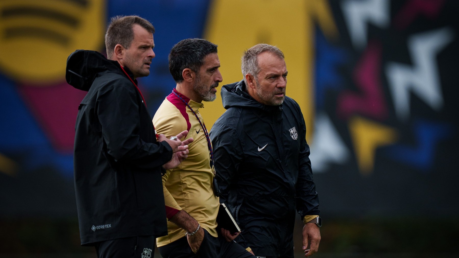 Hansi Flick y su cuerpo técnico en un entrenamiento. (FC Barcelona)