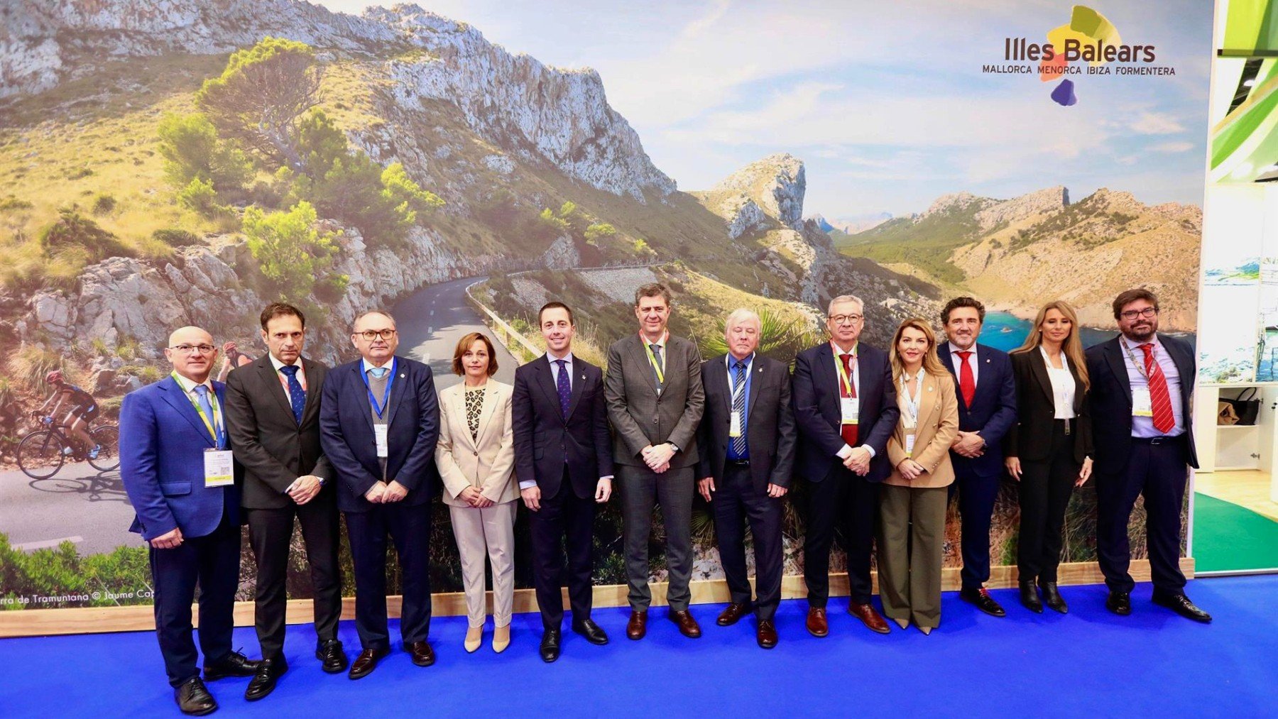 El conseller de Turismo, Cultura y Deportes, Jaume Bauzà, junto con la delegación balear en la World Travel Market (WTM) de Londres.