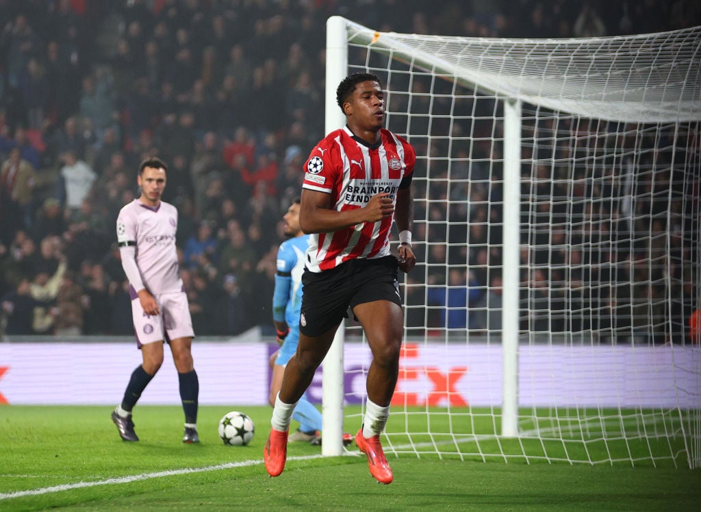 Un jugador del PSV celebra uno de los goles anotados al Girona