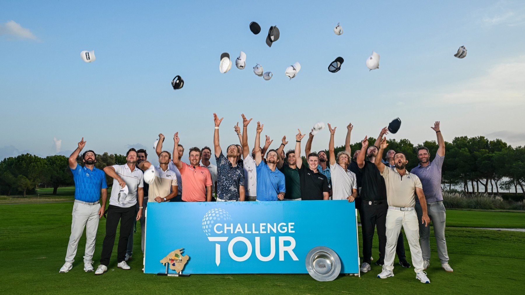 Los jugadores, celebrando el final de la Challenge.