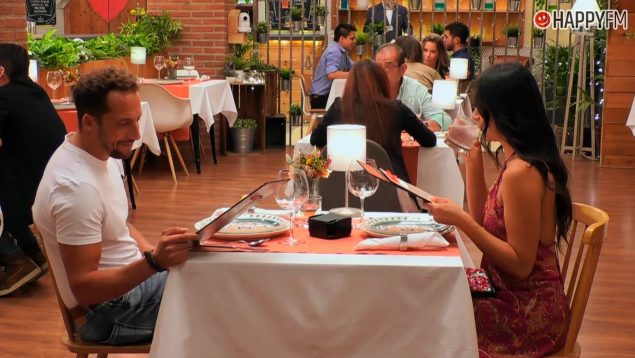 Enrique y Catherin durante su cita en First Dates. (Mediaset)