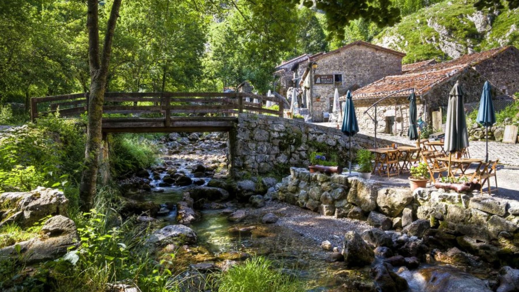 Bulnes, un pueblo de Asturias. Foto: Turismo de Llanes