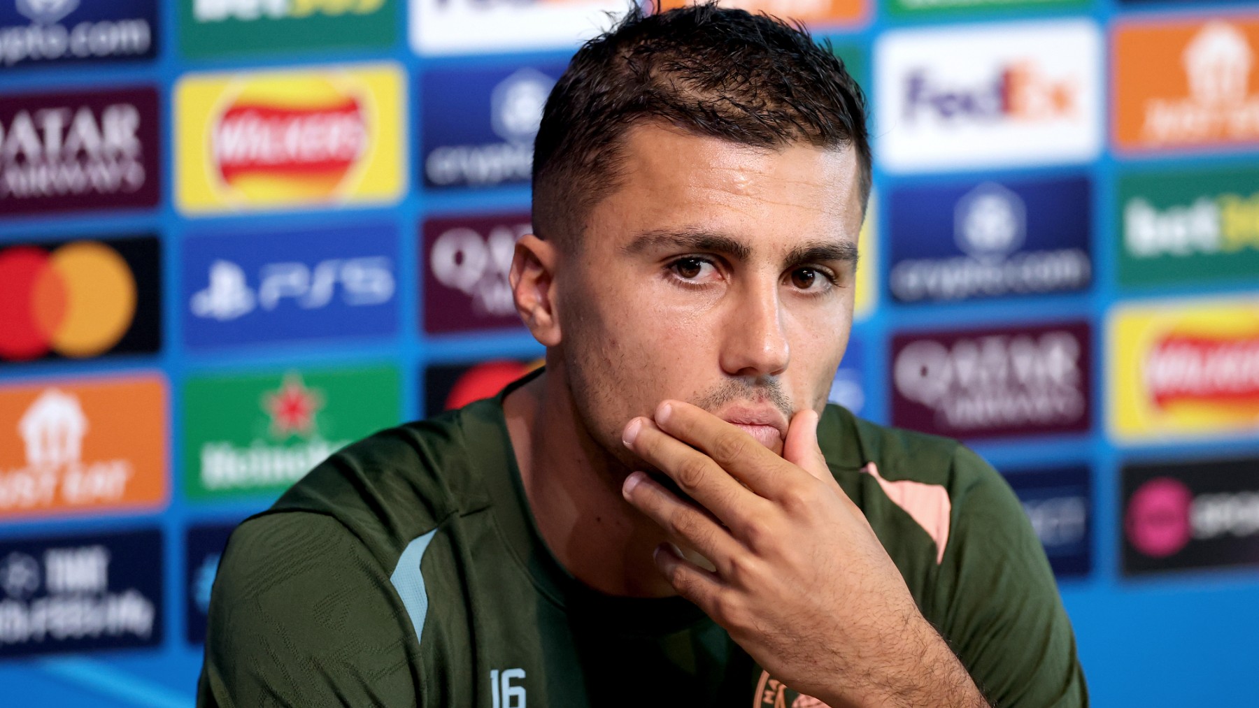 Rodri Hernández, durante una rueda de prensa con el Manchester City. (Getty)