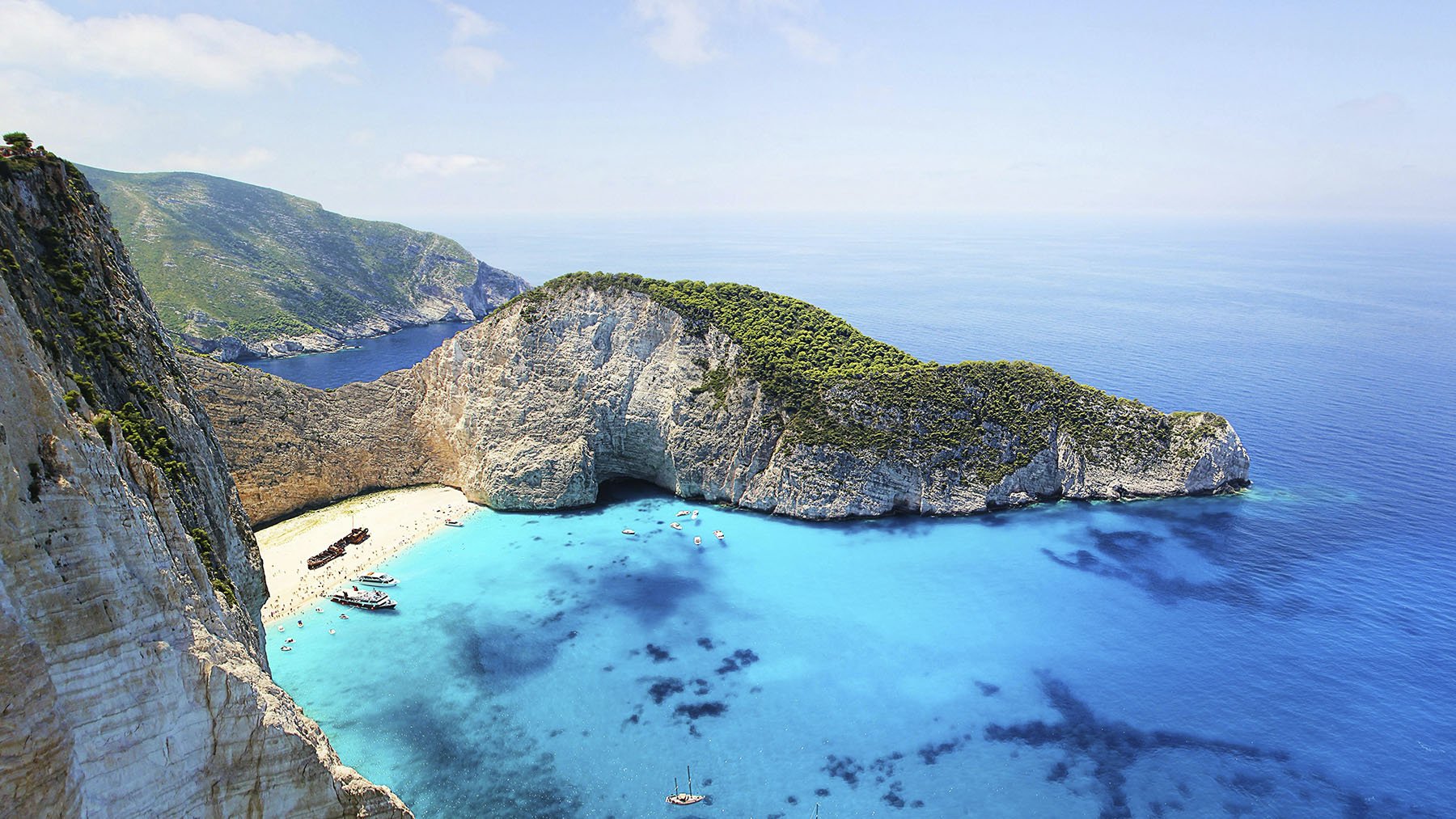 Vista aérea del mar Mediterráneo en Zakynthos, Grecia. Foto: Pexels.