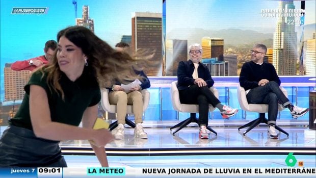 Alba Gutiérrez se cuela en mitad del programa en 'Aruser@s' (Atresmedia).