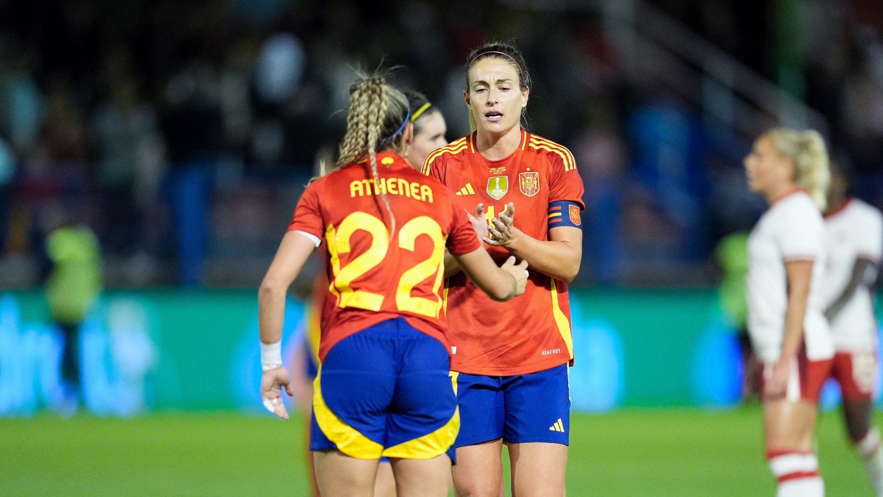 Alexia Putellas y Athena del Castillo en un partido. (Europa Press)