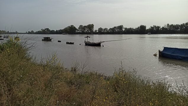 La Policía salva la vida a un ladrón que se tiró al río Guadalquivir para evitar ser detenido