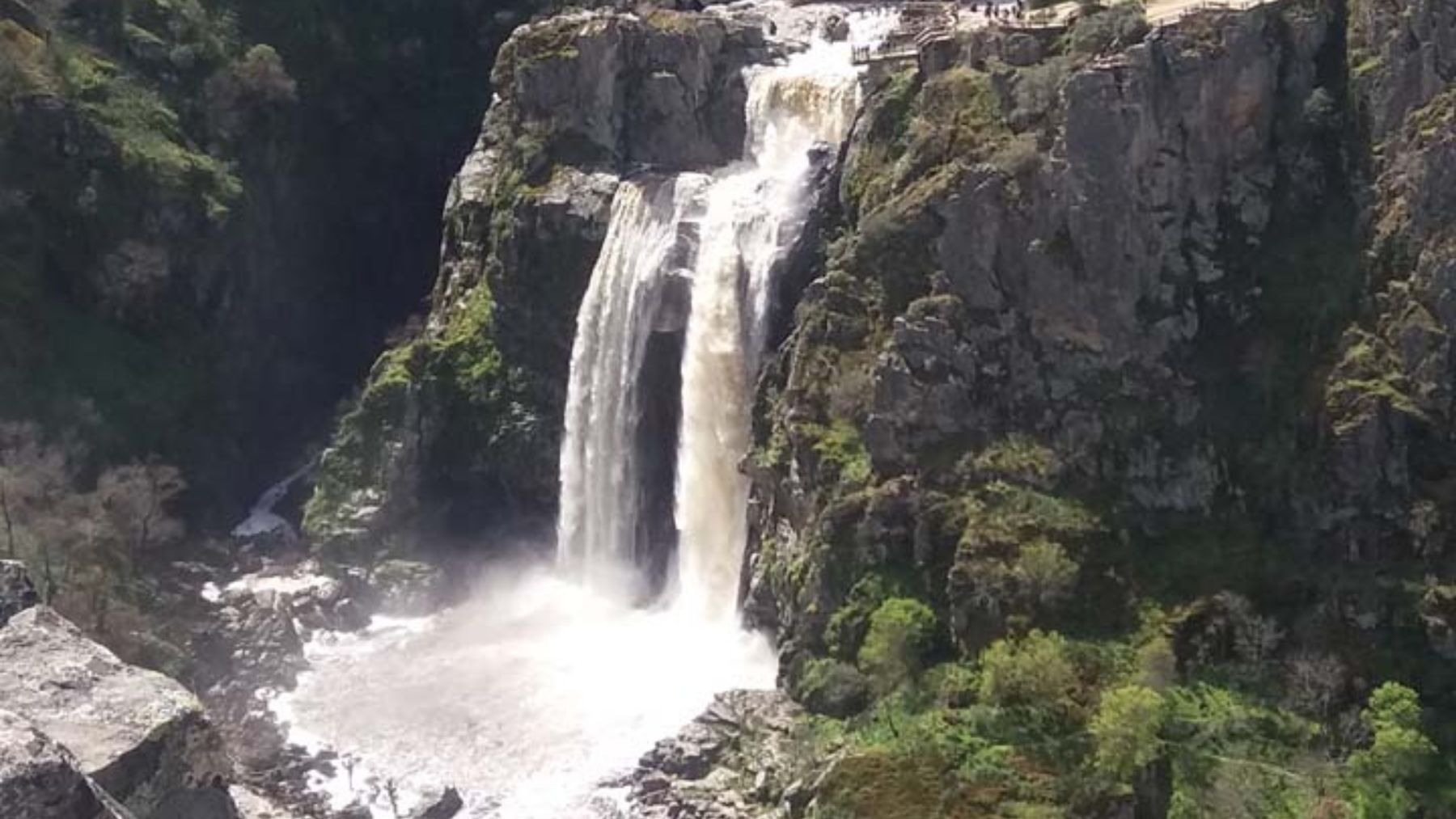 El Pozo de los Humos es conocido como ‘La Niágara española’. Foto: Turismo Castilla y León