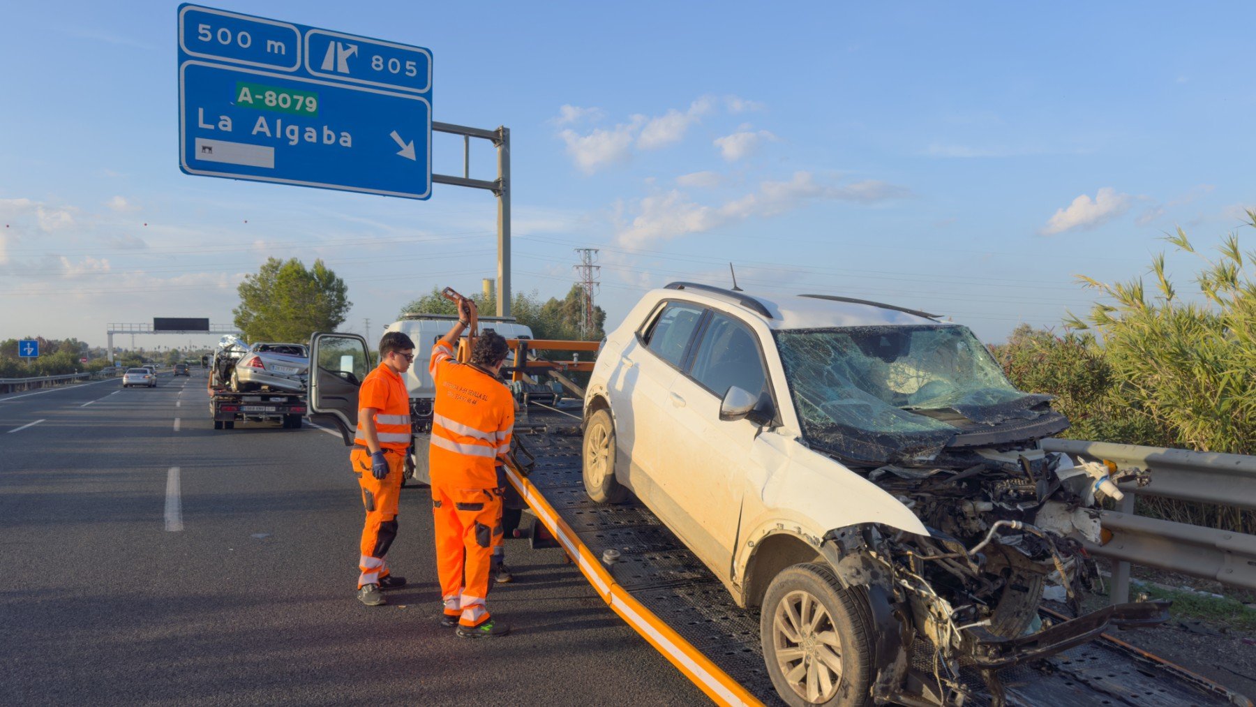 Accidente de tráfico en la autovía de la Plata (A-66) a la altura de Santiponce, Sevilla. (Foto: Efe)