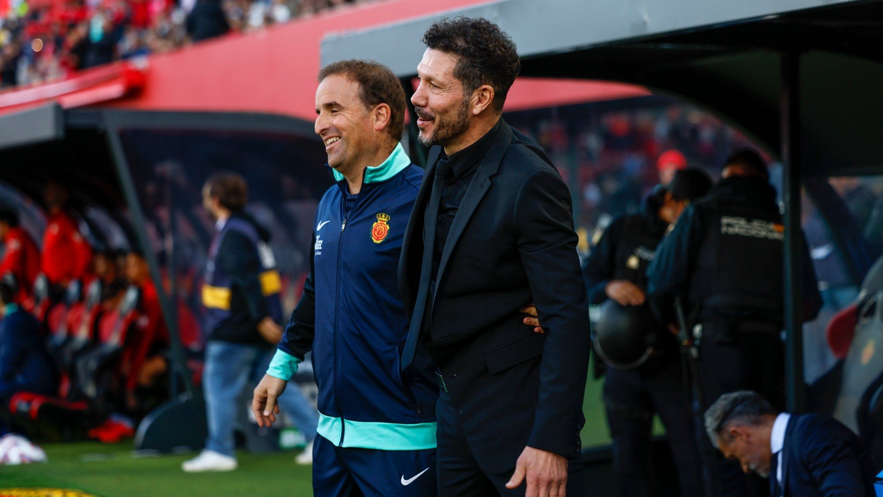 Arrasate saluda a Simeone.