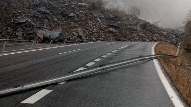 Asturias, derrumbe, desprendimiento de tierra, autopista del Huerna AP-66