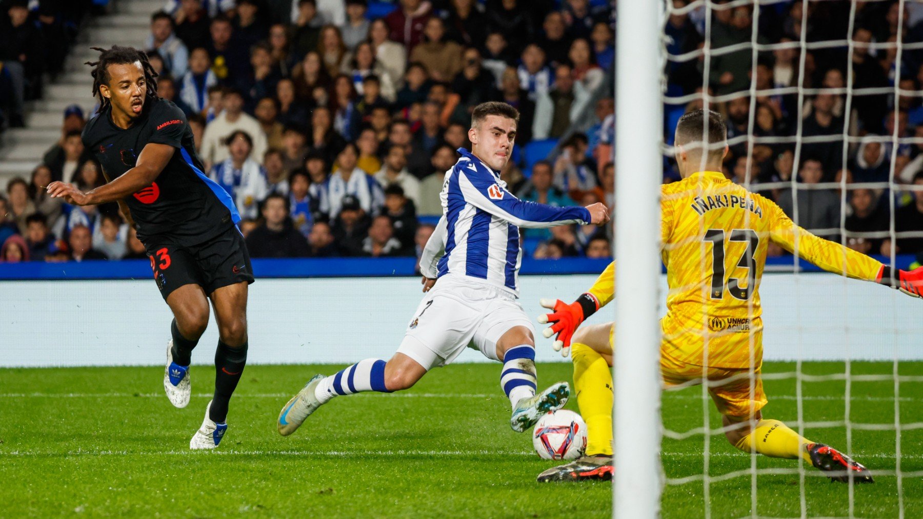 Iñaki Peña contra la Real Sociedad. (EFE)