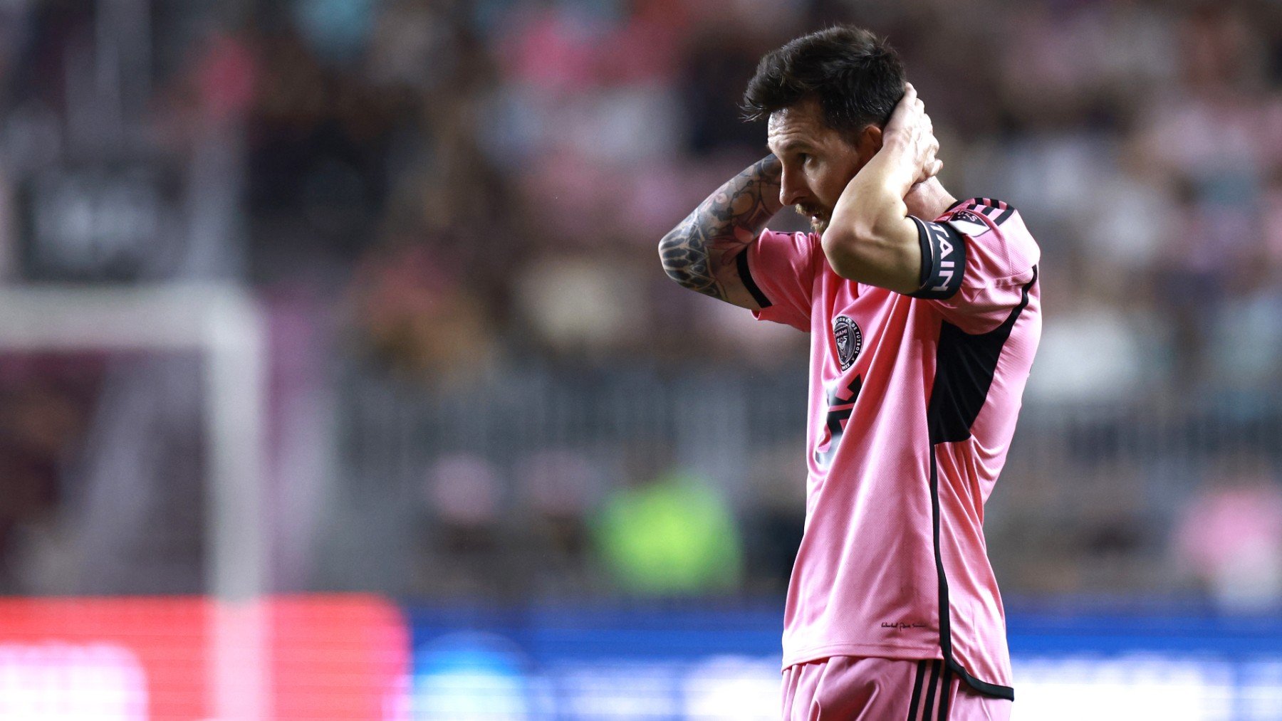 Leo Messi se lamenta, durante el partido del Inter Miami. (Getty)