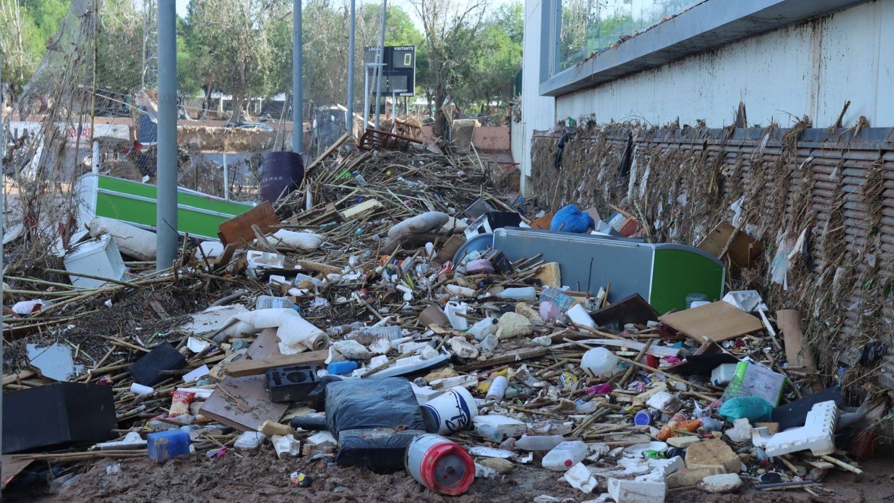 Campo de fútbol de Paiporta. (EFE)