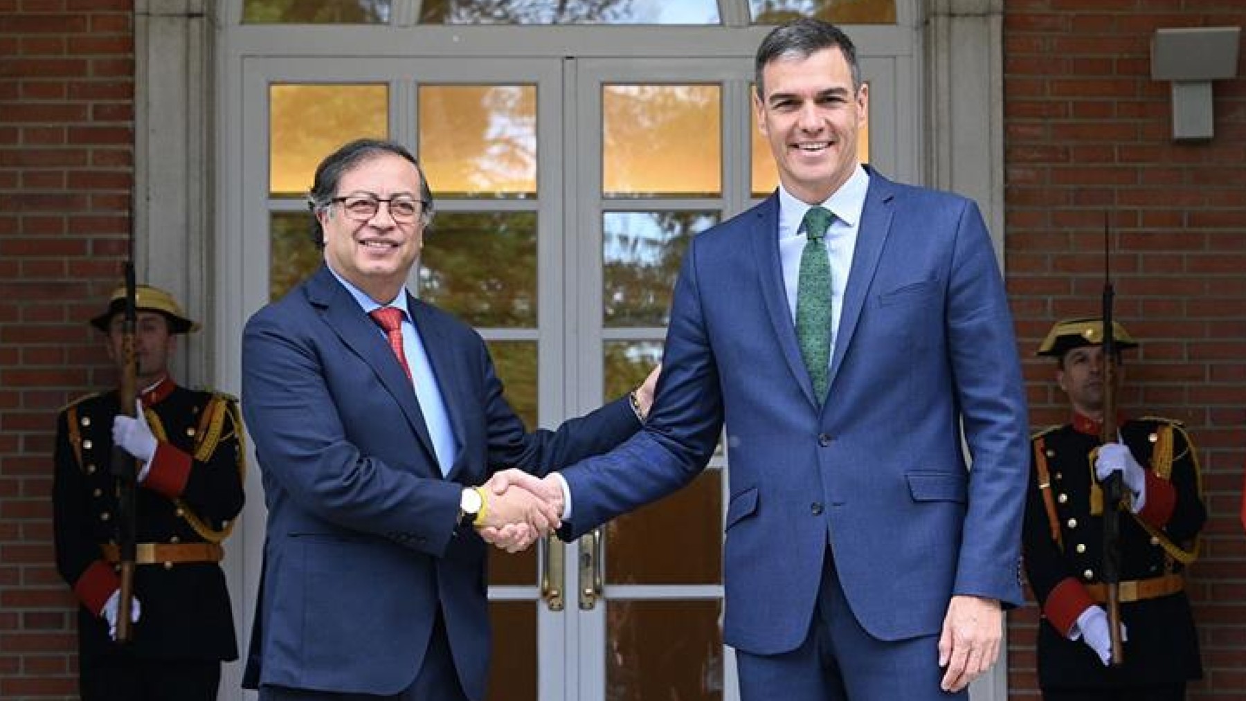 El presidente del Gobierno, Pedro Sánchez, y el presidente de Colombia, Gustavo Petro.