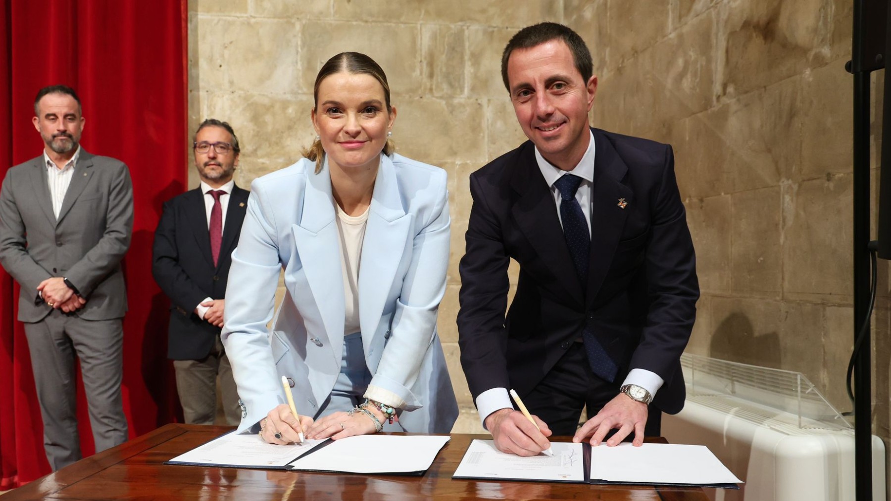 La presidenta del Govern Marga Prohens y el presidente del Consell Llorenç Galmés.