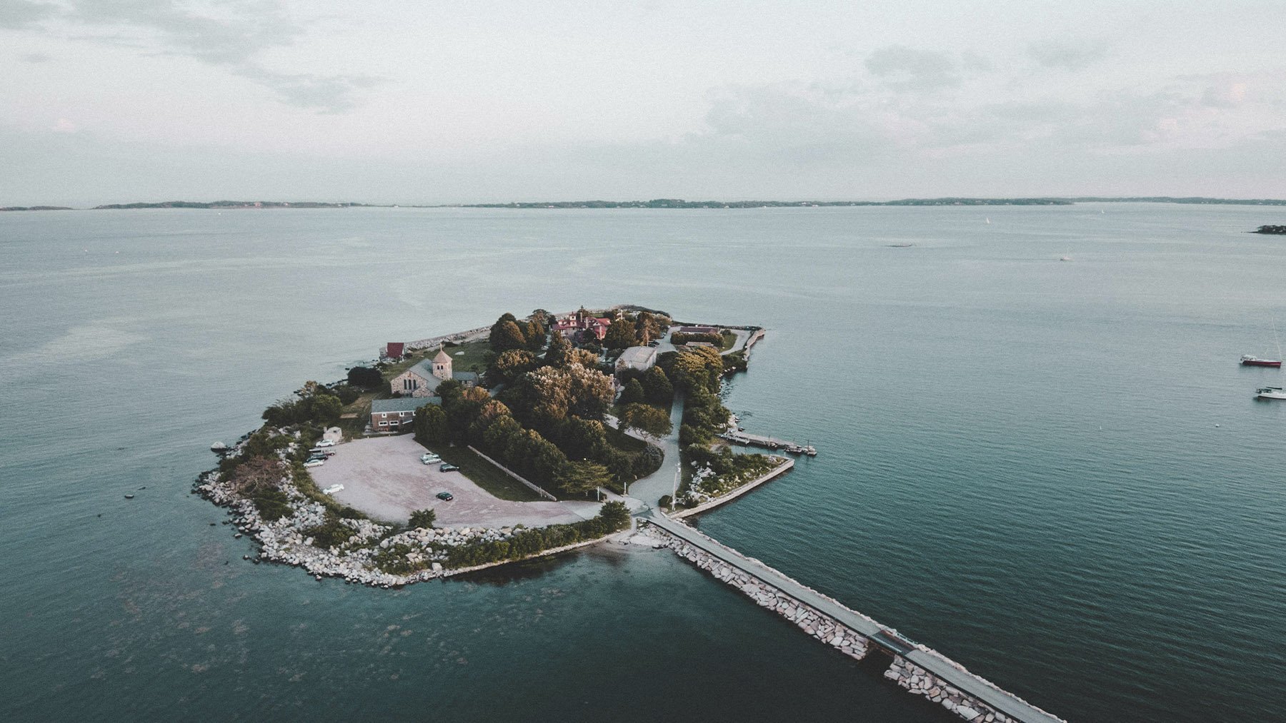 Isla sueca en el medio del mar. Foto: Pexels.